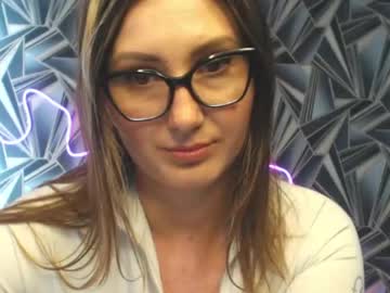 nikkikiss   